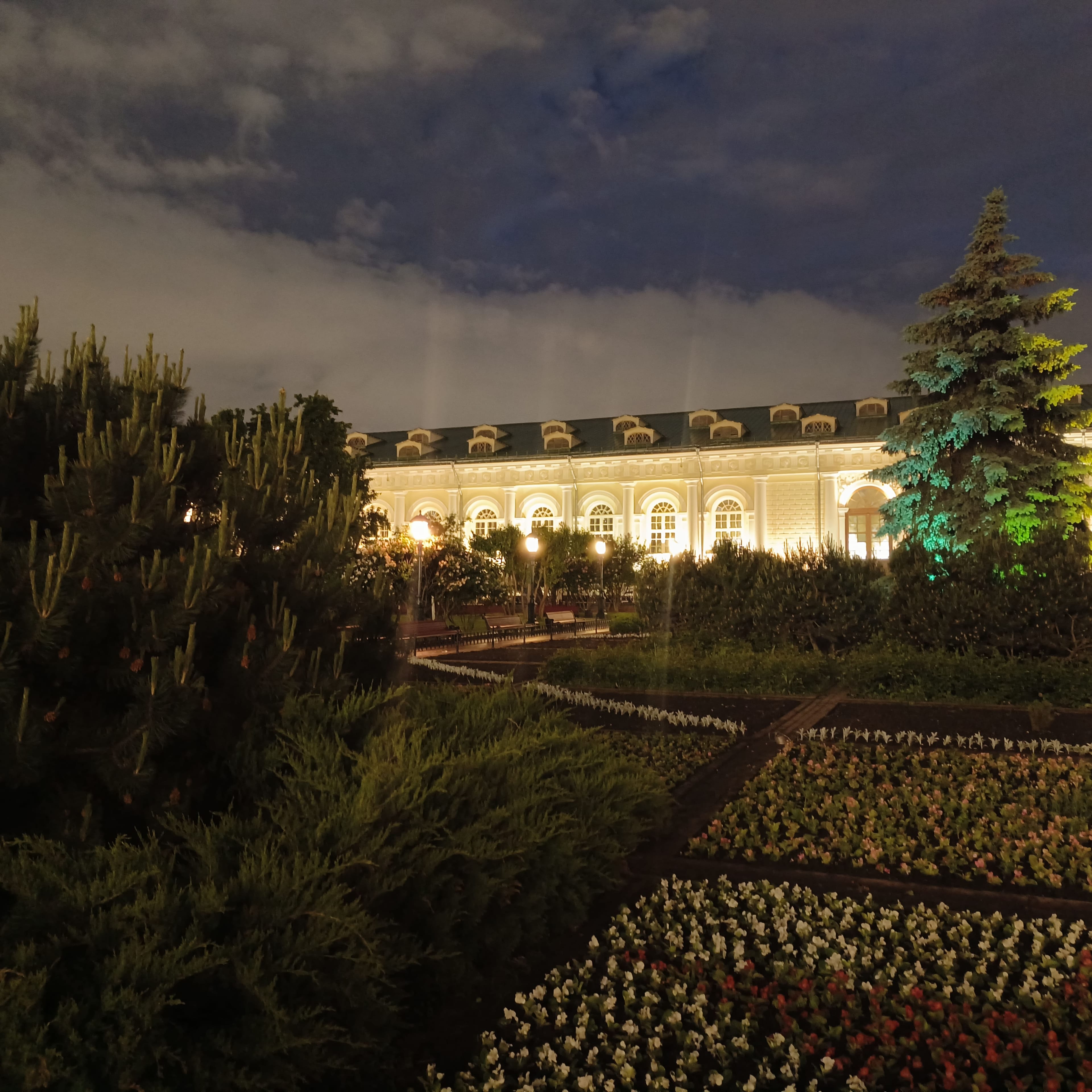 Photo from Moscow: kremlin garden.