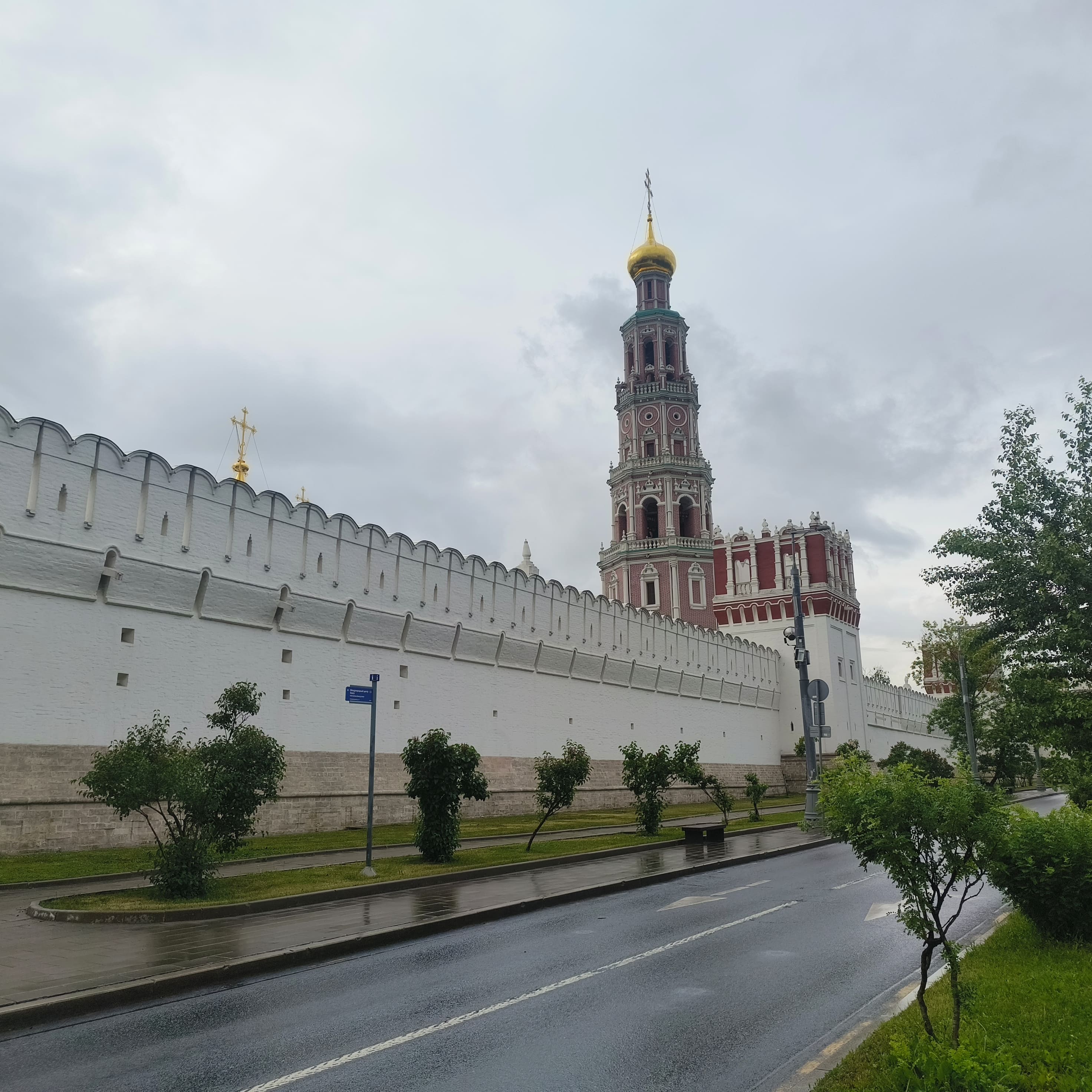 Photo from Moscow: monastery wall.