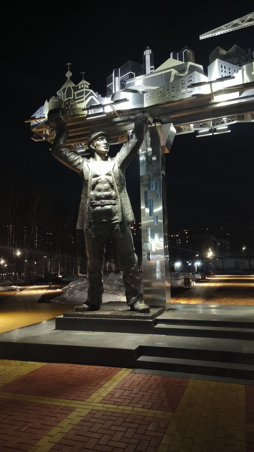 Photo from Surgut: builders monument.